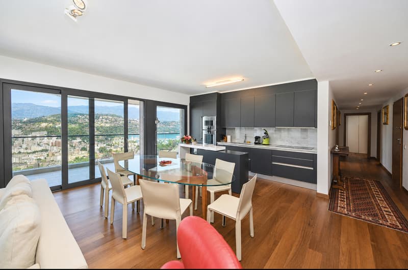 Elegante Appartamento con Terrazza e Vista Panoramica sul Lago e Monti (8)