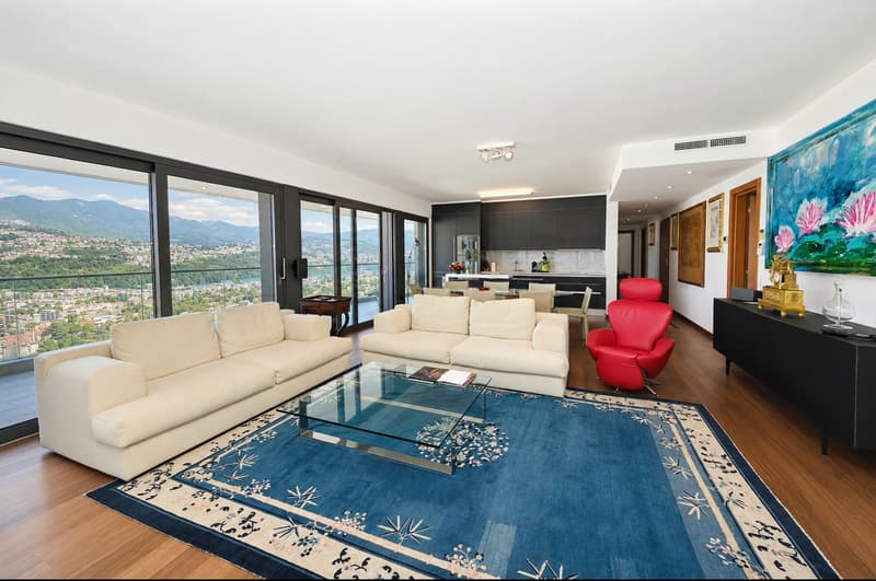 Elegante Appartamento con Terrazza e Vista Panoramica sul Lago e Monti (6)