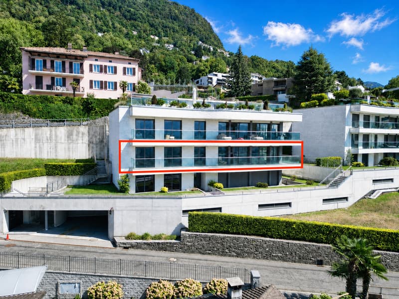 Elegante Appartamento con Terrazza e Vista Panoramica sul Lago e Monti (2)