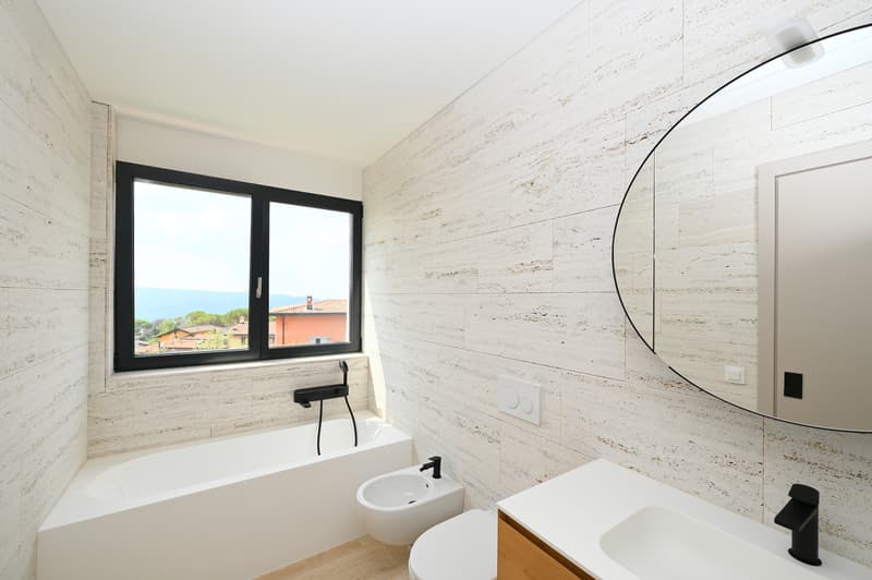 Villa Contemporanea Immersa nel Verde con Vista Panoramica (10)