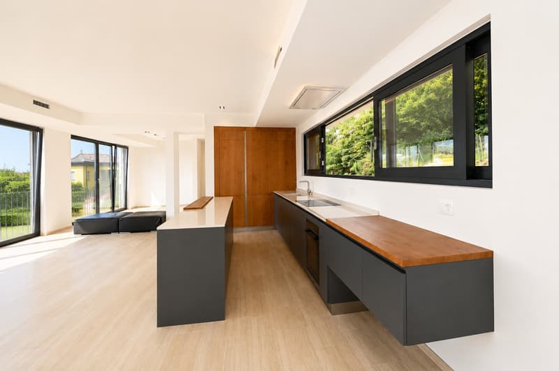 Villa Contemporanea Immersa nel Verde con Vista Panoramica (6)
