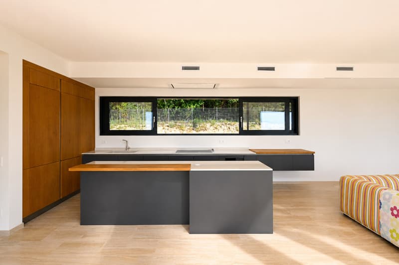 Villa Contemporanea Immersa nel Verde con Vista Panoramica (7)