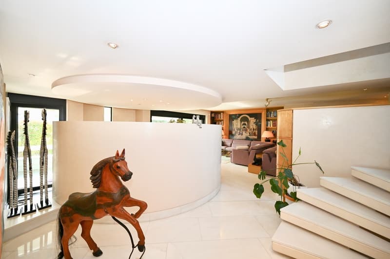 Incantevole Villa Bifamiliare con Giardino e Piscina Privati (10)
