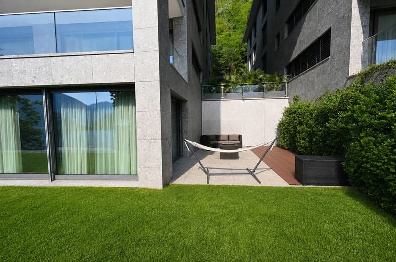 Raffinato Appartamento con Giardino Privato e Vista sul Lago di Lugano (4)