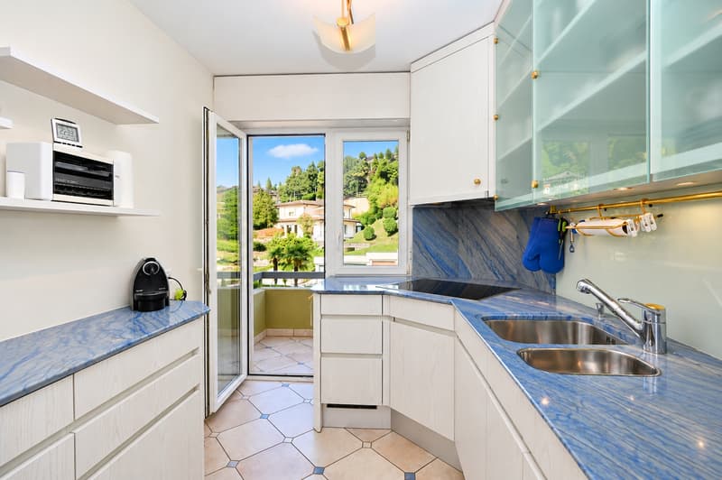 Ihr Rückzugsort über Locarno: freie Aussicht,grosser Balkon, Hallenbad (7)