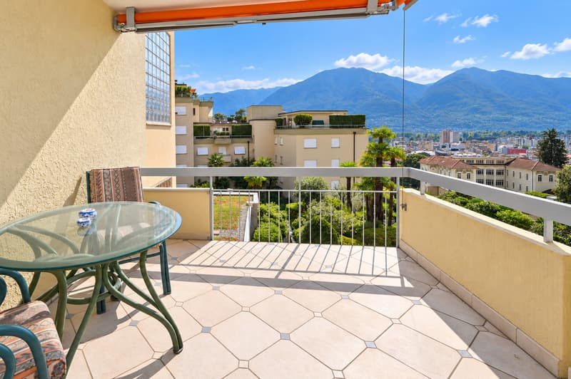Ihr Rückzugsort über Locarno: freie Aussicht,grosser Balkon, Hallenbad (2)