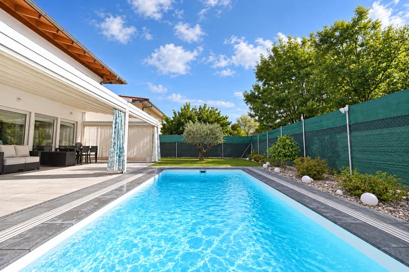 Casa prefabbricata SchwörerHaus con piscina riscaldata (4)