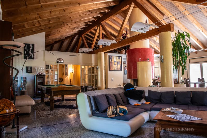 Esclusiva villa con piscina, giardino e panorama sulle montagne (12)