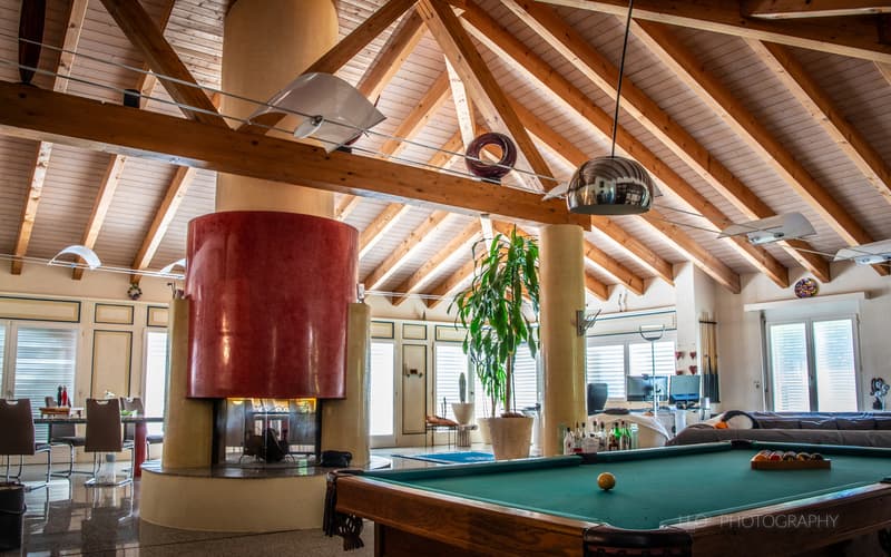 Esclusiva villa con piscina, giardino e panorama sulle montagne (13)