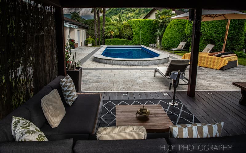 Esclusiva villa con piscina, giardino e panorama sulle montagne (8)