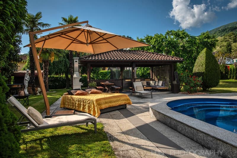 Esclusiva villa con piscina, giardino e panorama sulle montagne (6)