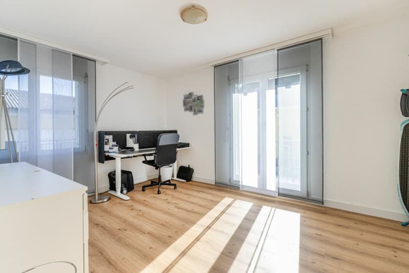 Maison individuelle détachée, moderne avec beaucoup d'espace pour vivre, les loisirs et les affaires (16)