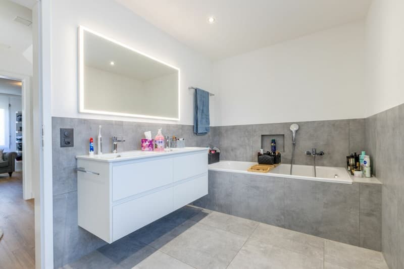 Maison individuelle détachée, moderne avec beaucoup d'espace pour vivre, les loisirs et les affaires (17)