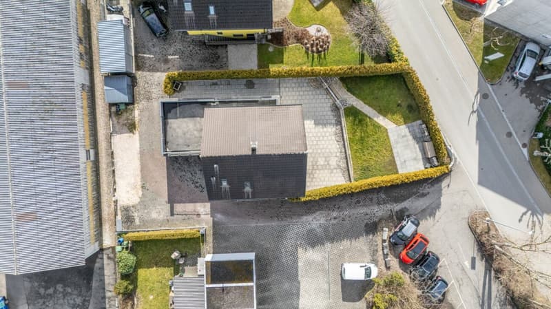 Maison individuelle détachée, moderne avec beaucoup d'espace pour vivre, les loisirs et les affaires (2)