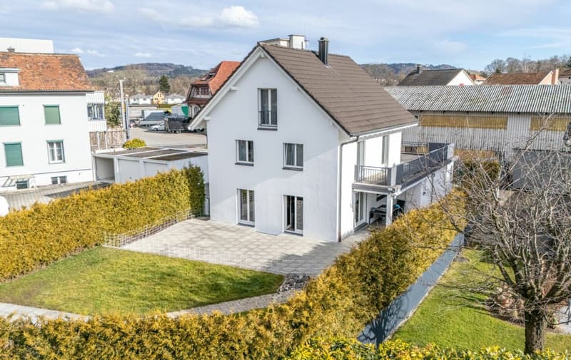 Maison individuelle détachée, moderne avec beaucoup d'espace pour vivre, les loisirs et les affaires (26)