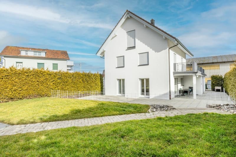 Maison individuelle détachée, moderne avec beaucoup d'espace pour vivre, les loisirs et les affaires (25)