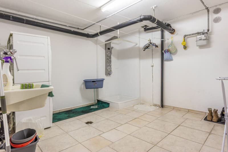 Maison individuelle détachée, moderne avec beaucoup d'espace pour vivre, les loisirs et les affaires (21)