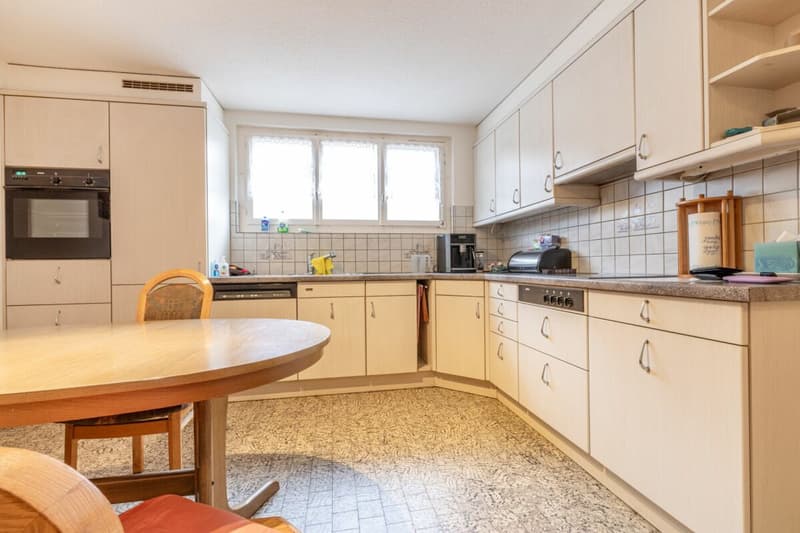 Potential-rich farmhouse with three residential units and barn (21)