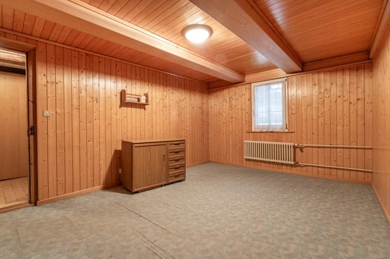 Potential-rich farmhouse with three residential units and barn (17)