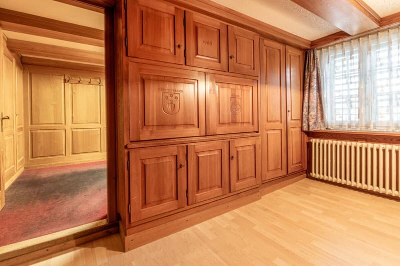 Potential-rich farmhouse with three residential units and barn (26)