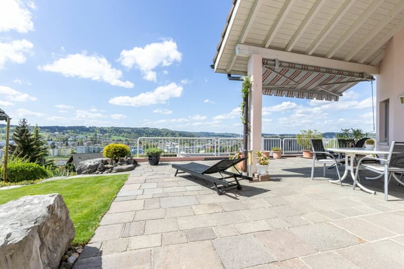 Dreamy panoramic view meets living quality - versatile single-family house in elevated location (10)
