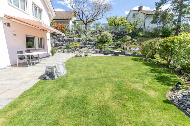 Dreamy panoramic view meets living quality - versatile single-family house in elevated location (4)