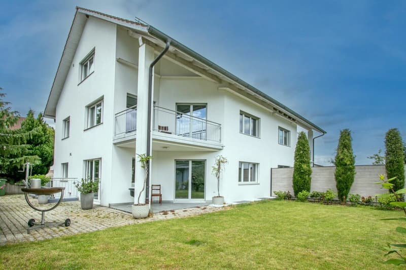 Modern and bright 6.5-room semi-detached house in a quiet location with double garage and direct house access (3)