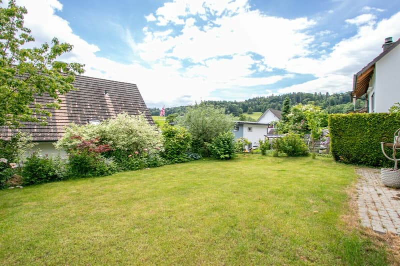 Modern and bright 6.5-room semi-detached house in a quiet location with double garage and direct house access (6)