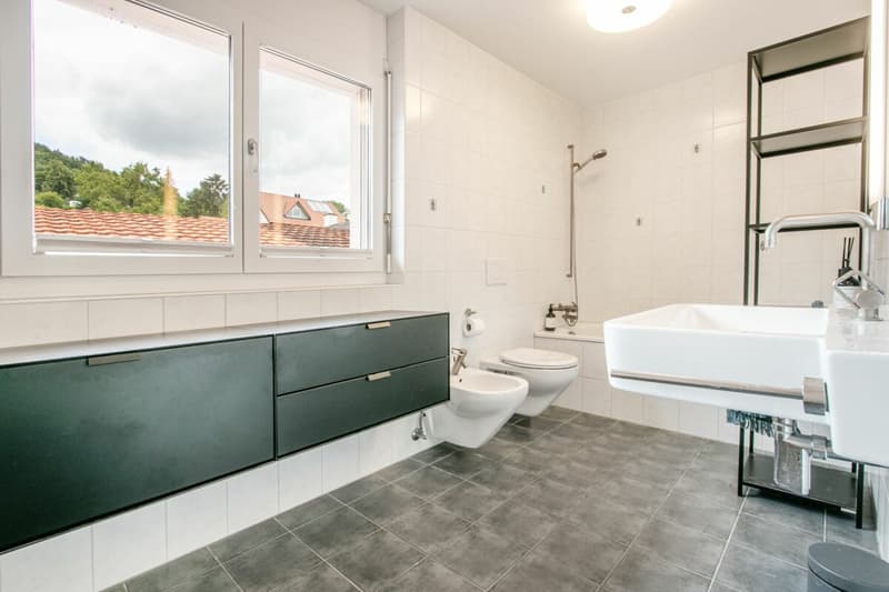 Modern and bright 6.5-room semi-detached house in a quiet location with double garage and direct house access (23)