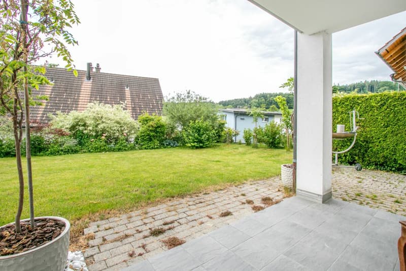 Modern and bright 6.5-room semi-detached house in a quiet location with double garage and direct house access (14)