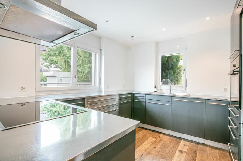 Modern and bright 6.5-room semi-detached house in a quiet location with double garage and direct house access (12)