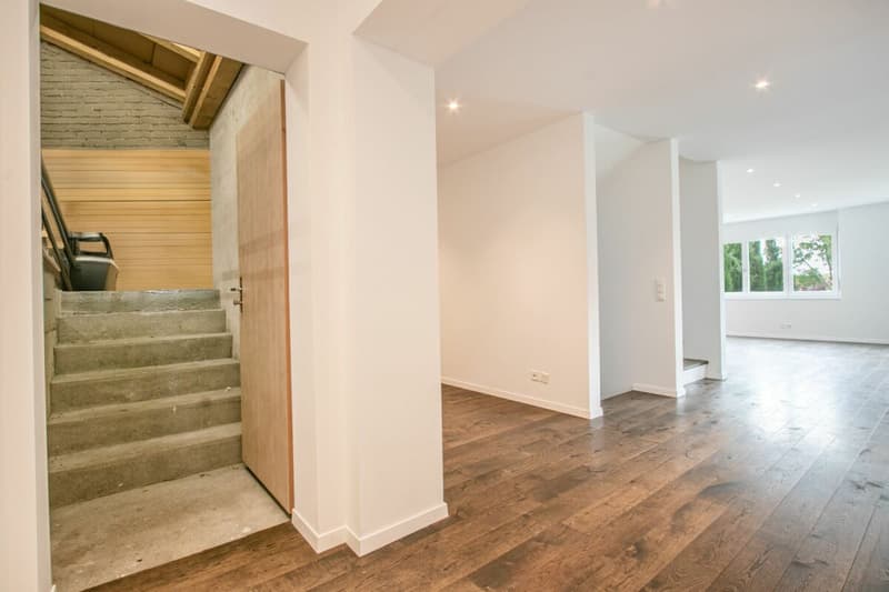 Modern and bright 6.5-room semi-detached house in a quiet location with double garage and direct house access (15)