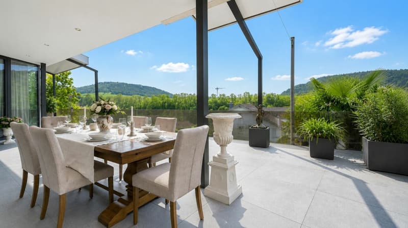 Exclusive design villa with guest apartment, pool, and spacious garage (5)