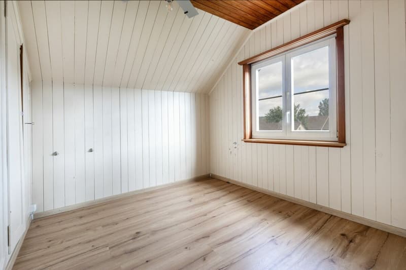 Spacious 8.5-room family house with plenty of space and potential (14)
