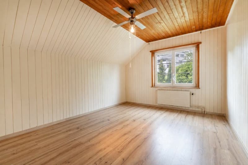 Spacious 8.5-room family house with plenty of space and potential (12)