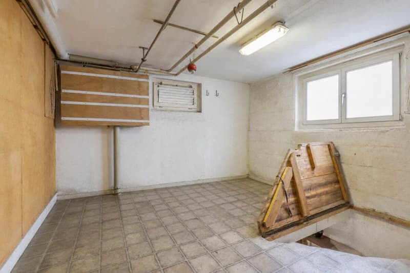 Spacious 8.5-room family house with plenty of space and potential (18)
