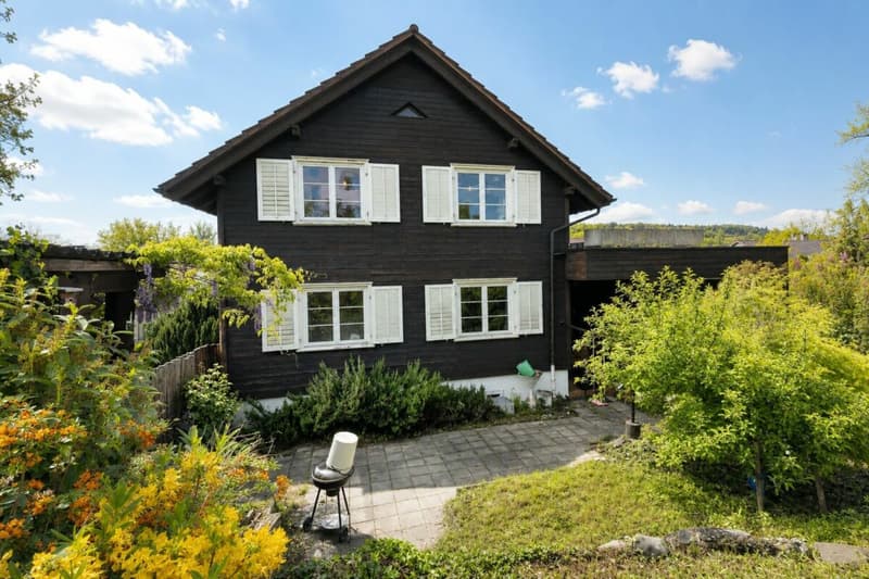 Spacious 8.5-room family house with plenty of space and potential (4)