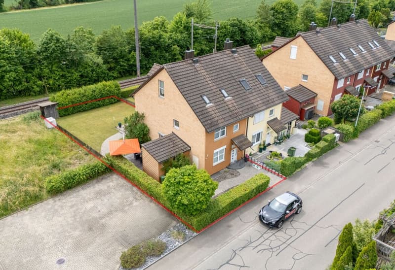 4.5-Zimmer-Eckhaus mit Ausbaupotenzial, grossem Garten und steuergünstiger Wohnlage in Seuzach (2)