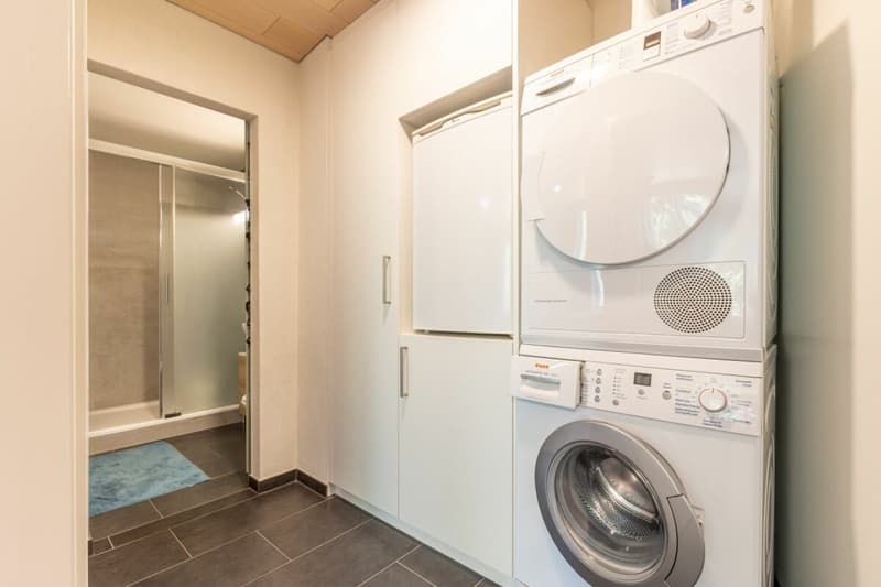 Appartamento confortevole di 3,5 locali con balcone e due posti auto sotterranei (13)