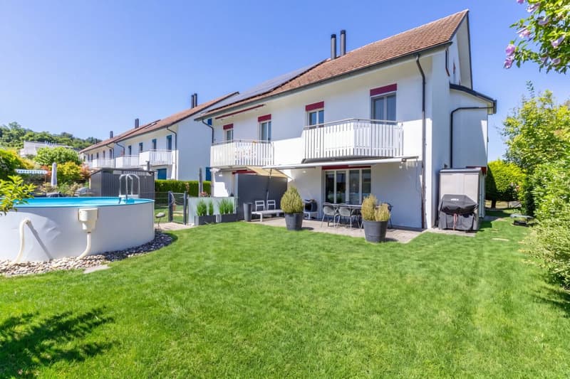 Grosszügiges 6.5-Zimmer-Doppeleinfamilienhaus mit Doppelgarage, Garten und Pool (1)