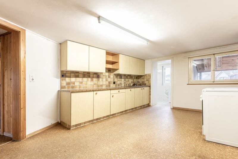 Zweifamilienhaus mit Ökonomiegebäude und vielseitigem Entwicklungspotenzial (11)