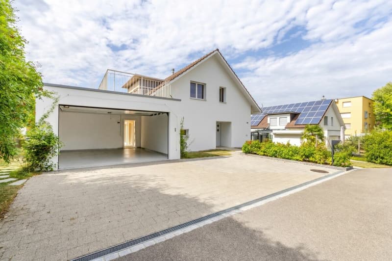 Freihstehendes 6.5-Zimmer-Einfamilienhaus mit Seesicht (2)