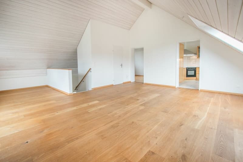 5.5-Zimmer-Dachmaisonettewohnung mit zwei Balkonen und einer Garagenbox (9)