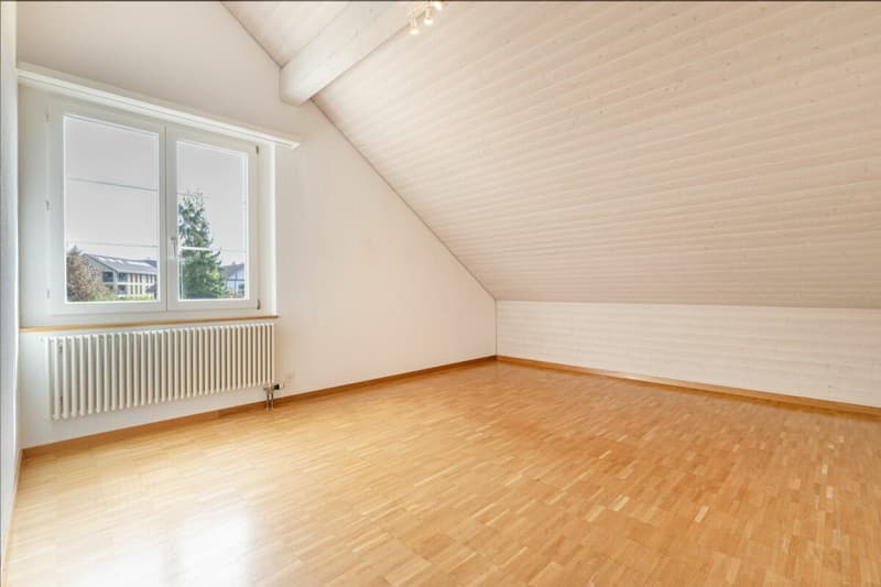 Charmante 3.5-Zimmer-Dachwohnung mit grosszügigem Gartenbereich (7)