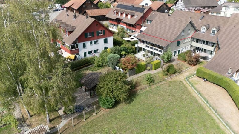 Charmante 3.5-Zimmer-Dachwohnung mit grosszügigem Gartenbereich (2)
