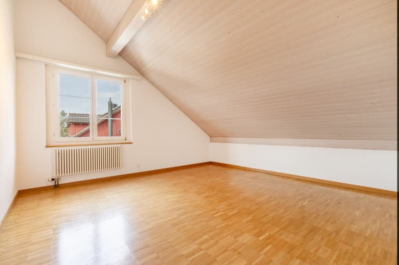 Charmante 3.5-Zimmer-Dachwohnung mit grosszügigem Gartenbereich (5)