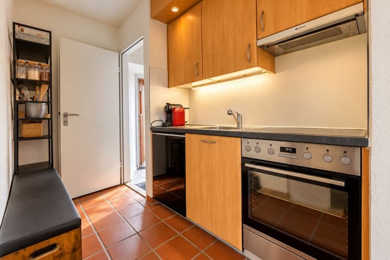 2.5-Zimmer-Maisonettewohnung mit eigenem Sitzplatz und einem Aussenparkplatz (2)