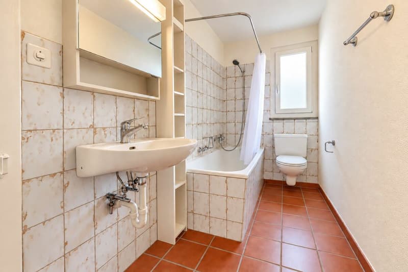 2.5-Zimmer-Maisonettewohnung mit eigenem Sitzplatz und einem Aussenparkplatz (4)