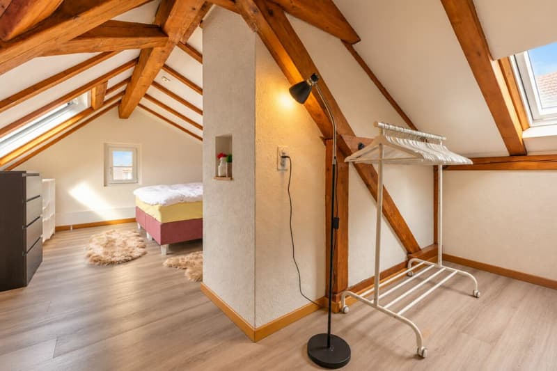 2.5-Zimmer-Maisonettewohnung mit eigenem Sitzplatz und einem Aussenparkplatz (6)