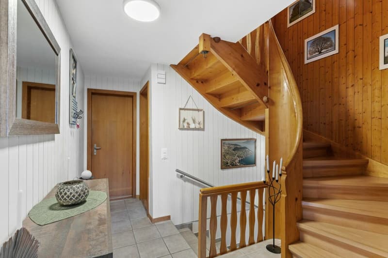 EG: Vorplatz/Treppe zu OG